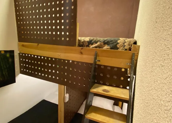 Hostel City Guest house *